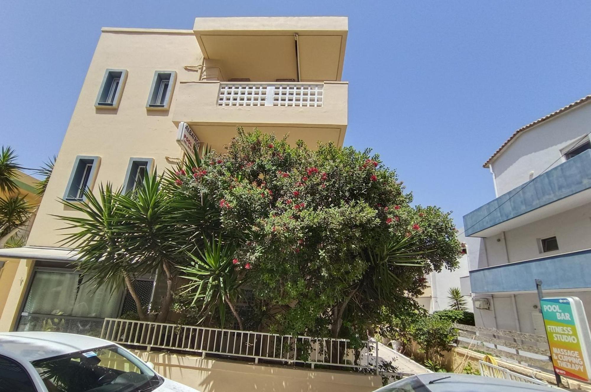 Albatross Apartment